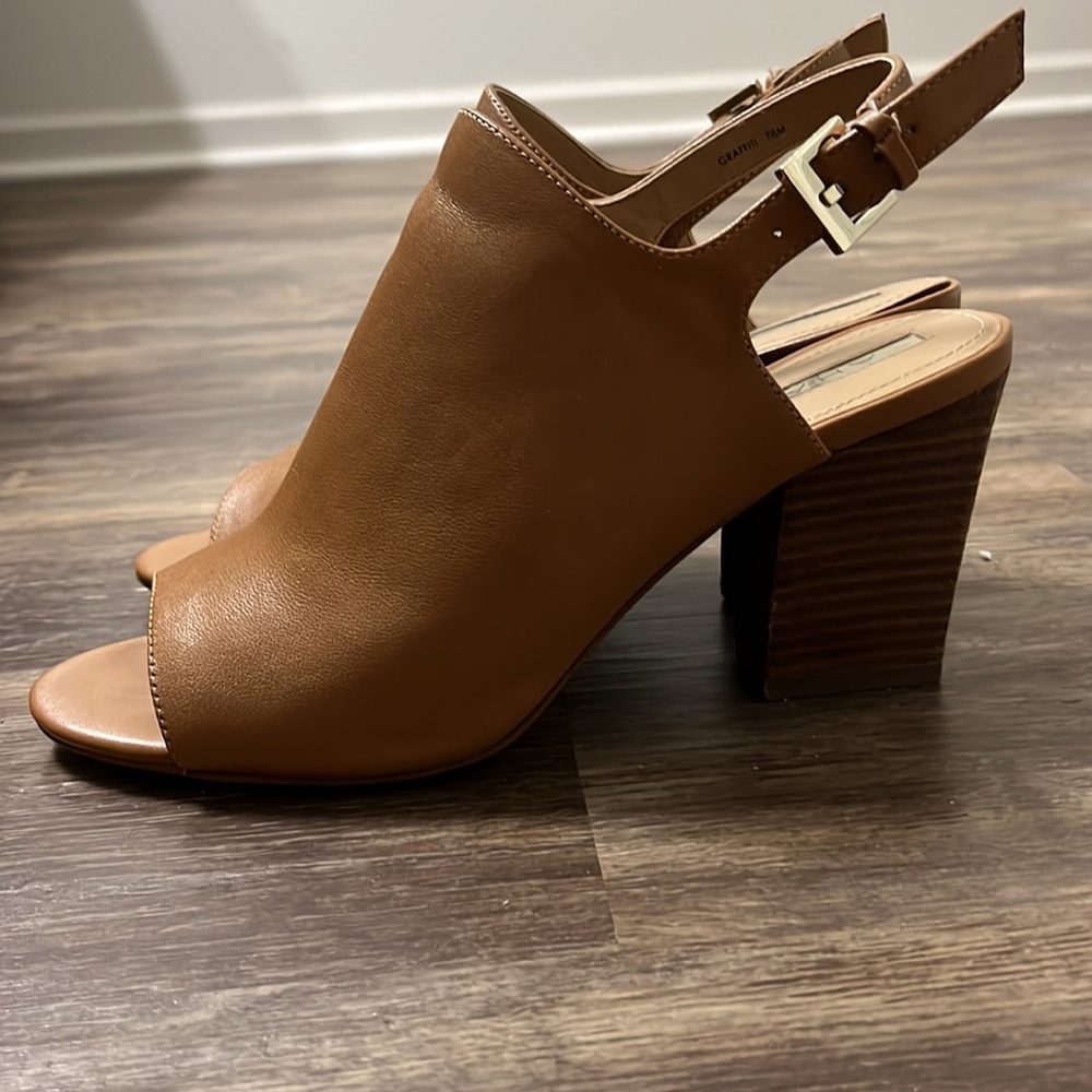 Tahari cognac open toed heels